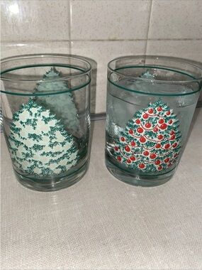VTG Avon Christmas Color Changing Magic Glasses 12 oz Tumblers 1985 Set of 2